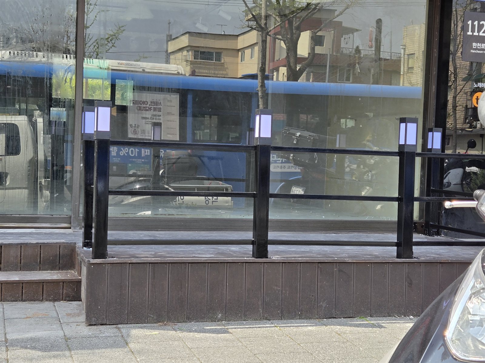 상가 앞 난간·조명 시공 시공 완료 사진